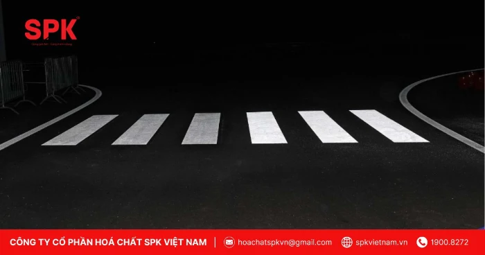Sơn phản quang góp phần quan trọng vào các biển báo giao thông